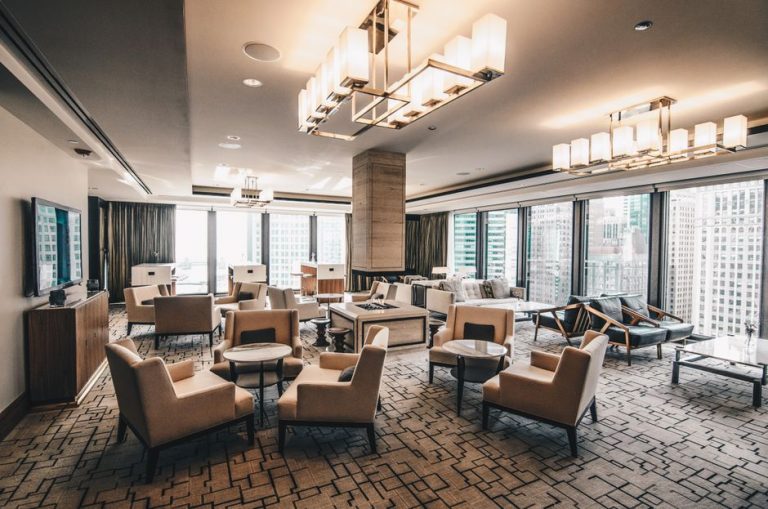 chicago airport lounges
