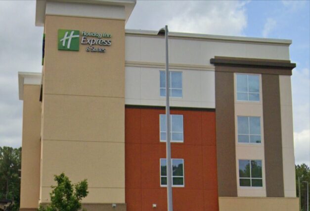 Holiday Inn Express & Suites Fayetteville South